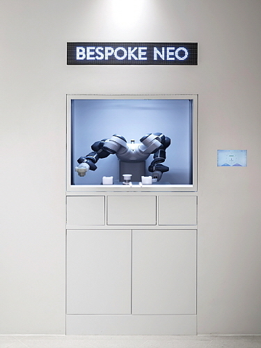 비스포크 네오 제조 로봇 모습...아모레퍼시픽 제공