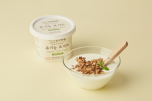 신제품 '상하목장 유기농 요거트' 연출 컷...<사진=매일유업 제공>