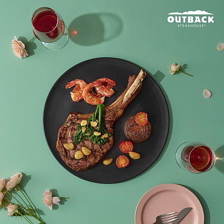 토마호크 프리미엄 초이스 연출 컷...<사진=아웃백 제공>