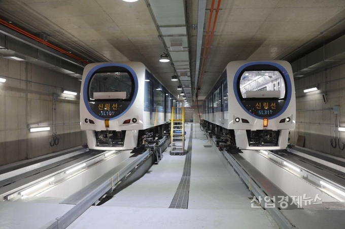 차량 기지에 정차해 있는 신림선 도시철도 전동차 모습. 사진=DL이앤씨