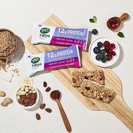 ‘셀렉스 프로틴바 베리오트’ 2종 연출 컷...<사진=매일헬스뉴트리션 제공>