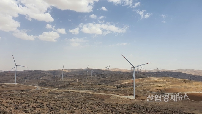 지난해 8월 상업운전을 시작한 DL에너지 요르단 타필라 풍력 발전소. 사진=DL에너지