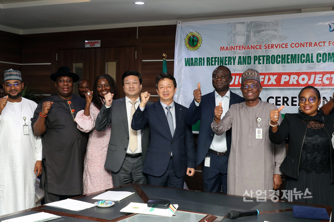 대우건설과 나이지리아 인사들이 계약 체결 후 기념 촬영을 하고 있다. 사진=대우건설