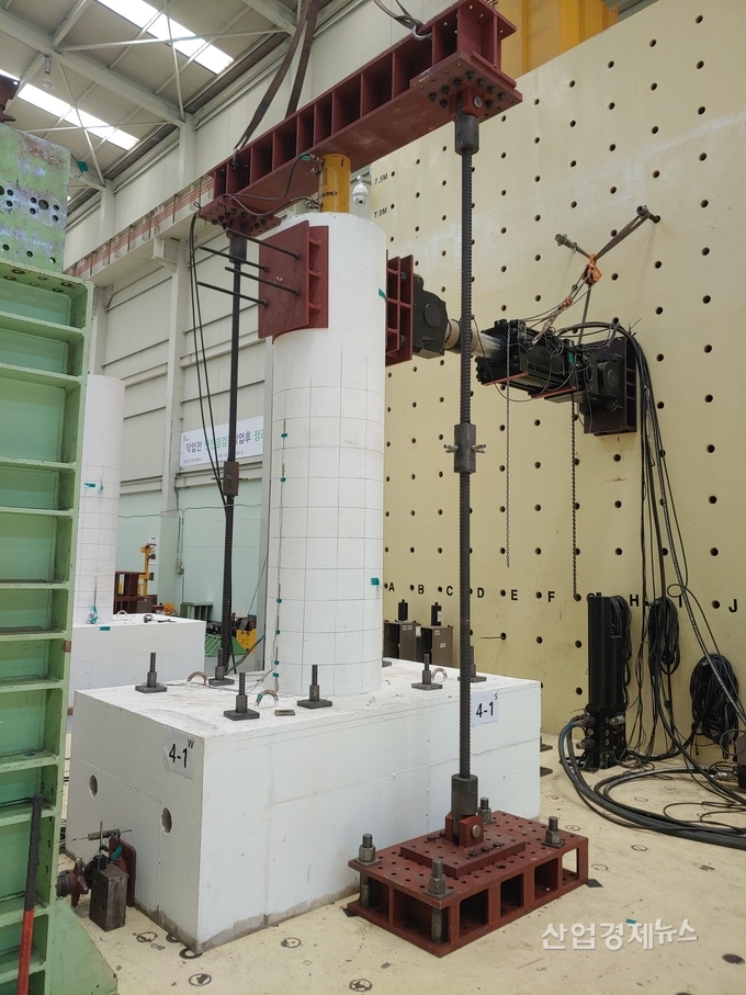 PC공법의 기둥 공장 제작 과정. 사진=현대건설