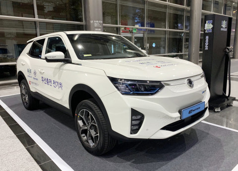 쌍용자동차가 전시한 무선충전 플랫폼. 사진=쌍용자동차