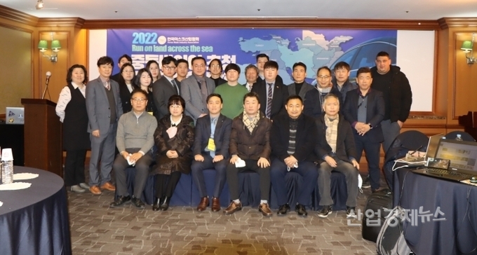 국내 처음으로 개최된 '중고 자동차 수출 상담회' 모습.