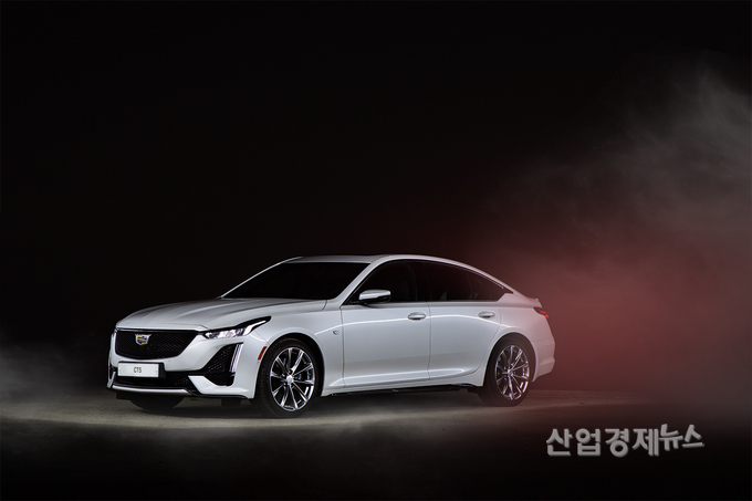캐딜락이 3월 봄 맞이 특별 프로모션을 진행한다. 사진은 캐딜락 CT5