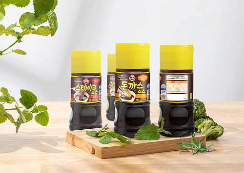 순환형 재활용 페트(CR-PET, Circular Recycle PET)’ 적용 소스 제품 연출 컷...오뚜기 제공