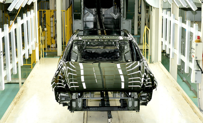 저온 경화 공정을 통과한 제네시스 G80. 사진=현대자동차