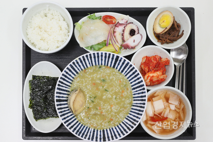 금일 아침 식사로 제공된 메뉴