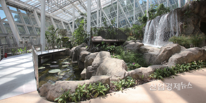 영흥수목원 ‘물의 수목원’이라는 이름으로 조성된 전시온실