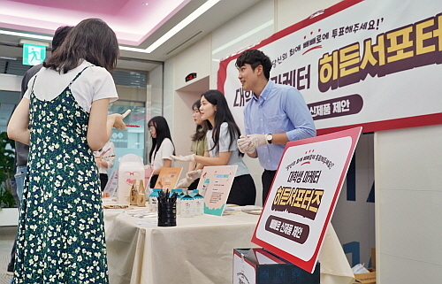 임직원 대상 시식 평가회 진행 모습...<사진=롯데웰푸드 제공>