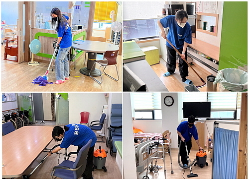 요양시설 봉사 활동 모습...<사진=bhc그룹 제공>