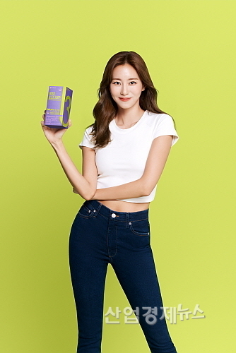 생활정원 새 모델 유이 컷...<사진=LG생활건강 제공>