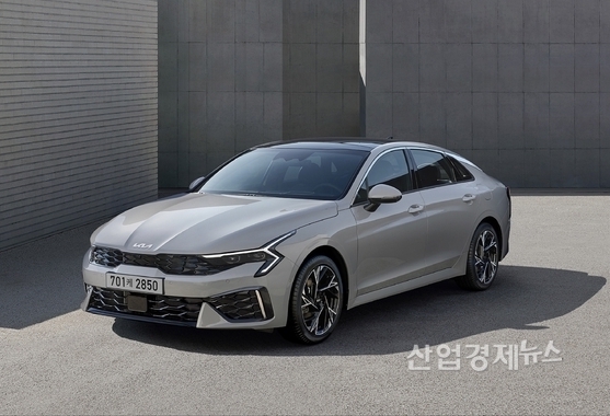 기아 더 뉴 K5(울프 그레이). 사진=기아