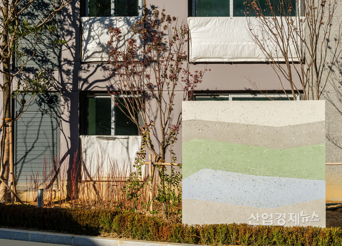 힐스테이트 포항의 ‘H 웨이브 월’ 사진=현대건설