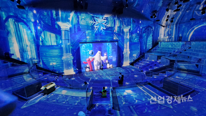대우건설이 푸꾸옥섬에 조성한 아이스정글과 미디어쇼. 사진=대우건설