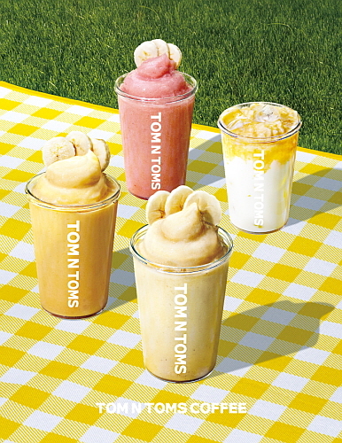 리얼 바나나 파티 4종 연출 컷...<사진=탐앤탐스 제공>