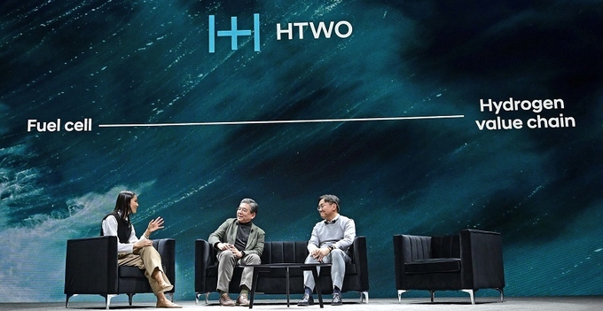 사진= 현대차_장재훈 사장이 지난 1월 미국 라스베이거스 만달레이베이 컨벤션 센터에서 개최된 ‘국제 전자제품 박람회(Consumer Electronics Show, CES)’에서 수소 솔루션에 대해 발표하고 있다.