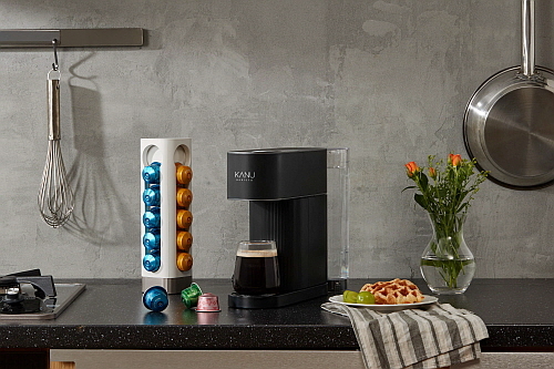 카누 바리스타 머신 연출 컷...<사진=동서식품 제공>