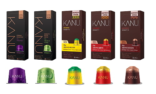 지난해 10월 출시한 카누 바리스타 머신 전용 캡슐 2종(▲카누 이터널 마운틴, ▲카누 세레니티 문 디카페인)과 네스프레소 호환 캡슐 3종 연출 컷...<사진=동서식품 제공>