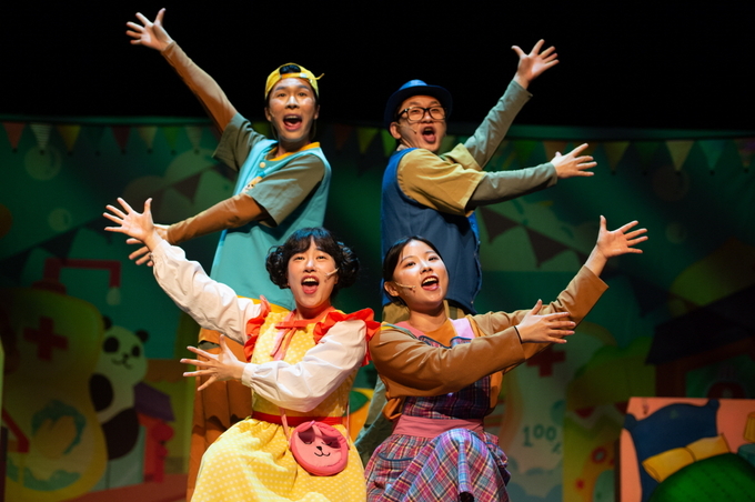 반짝반짝 페리오 공연 모습...<사진=LG생활건강 제공>