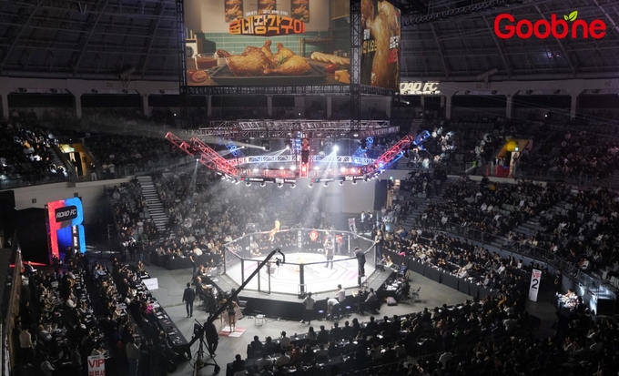 ‘굽네 로드FC 074’ 경기장 모습...<사진=지앤푸드 굽네치킨 제공>