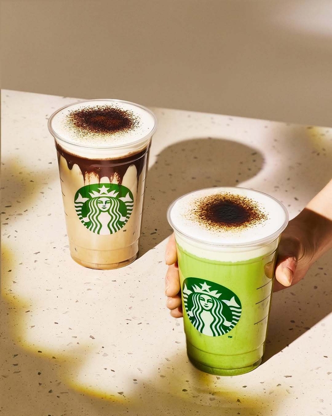 ‘말차 글레이즈드 티 라떼’ 연출 컷...<사진=스타벅스 제공>